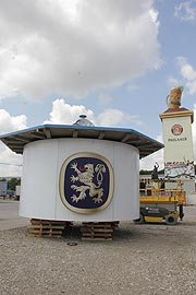 Löwenbräu-Turm Oktoberfest-Aufbau auf der Theresienwiese am 15.07.2019 (©Foto: Marikka-Laila Maisel)